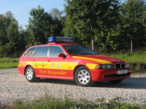 Neues First Responder Fahrzeug auf BMW 5er (2002)